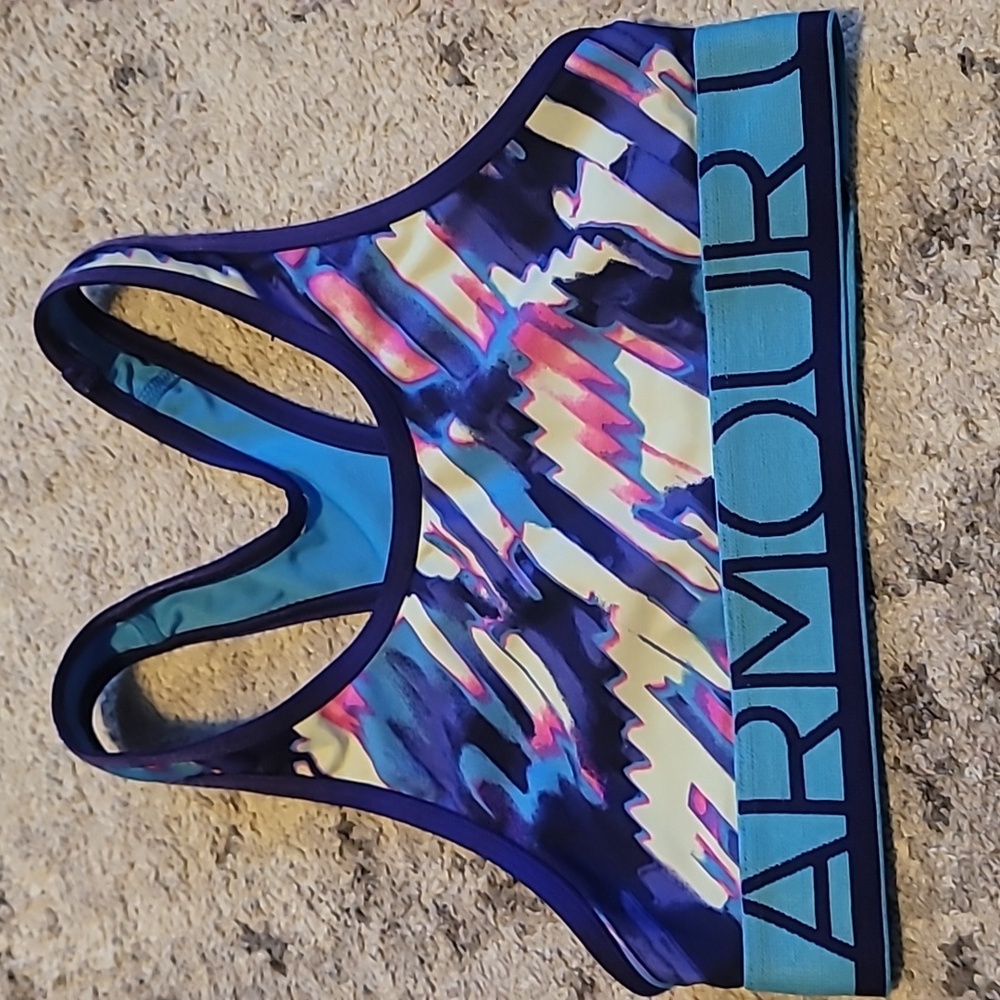 Girls Under Armour sports bra size YSM